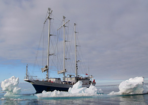 Since 1987 Oceania has been travelling from Gdansk,
Polish Baltic port, to the Norwegian, Greenland and Barents Sea to perform annual summer experiment in the Arctic